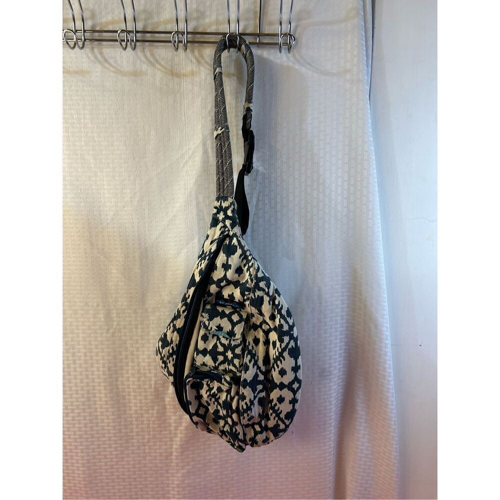 Kavu bag blue cream nautical theme (minor pic on pocket) big rope 18x13"